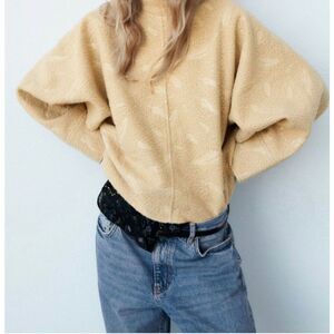 Zara Cape Poncho Jacket women's size XS cream boucle‎ textured feathers